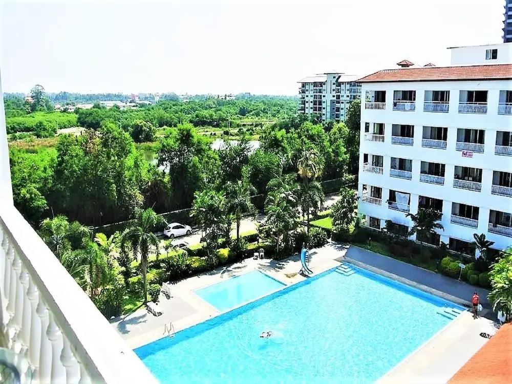 Паттайя: Pool View Apartment