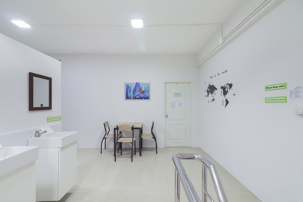Чиангмай: OYO 724 Green Light Cafe and Bed Hostel