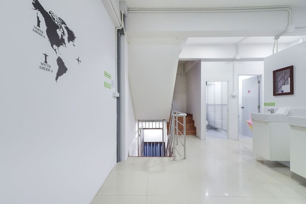Чиангмай: OYO 724 Green Light Cafe and Bed Hostel