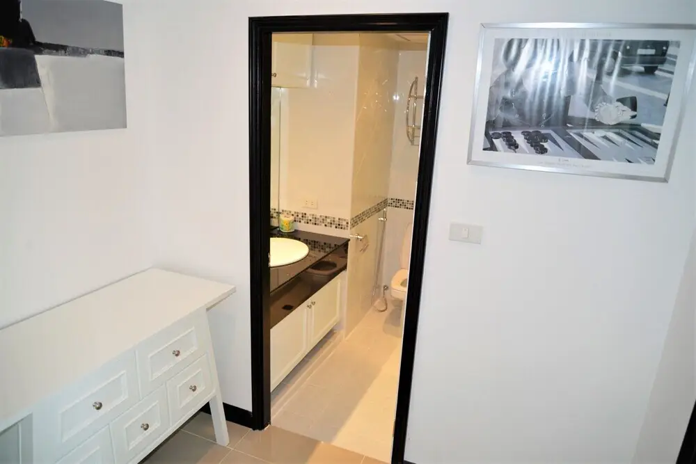 Паттайя: Stylish 2 bed Condo Jomtien