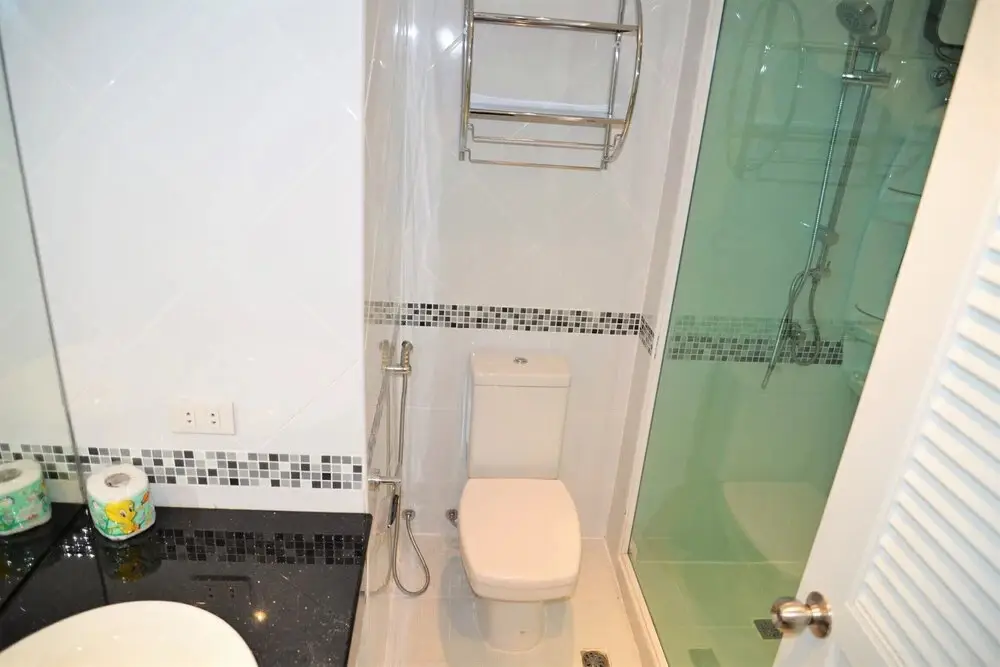 Паттайя: Stylish 2 bed Condo Jomtien