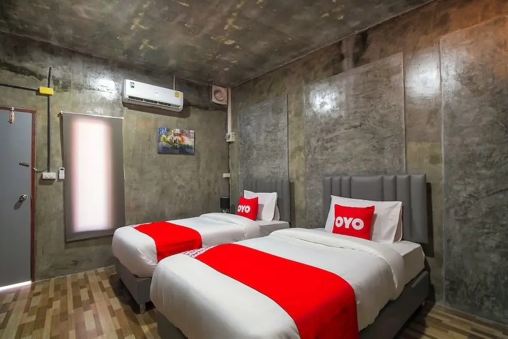 Сирача: OYO 715 Apartment Khunpu