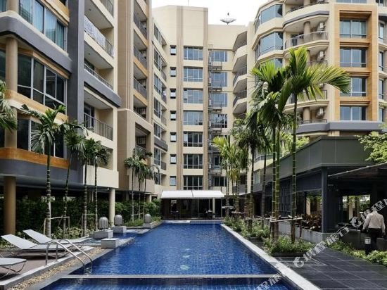 Бангкок: Locals Sathorn Siamese Nang Linchee