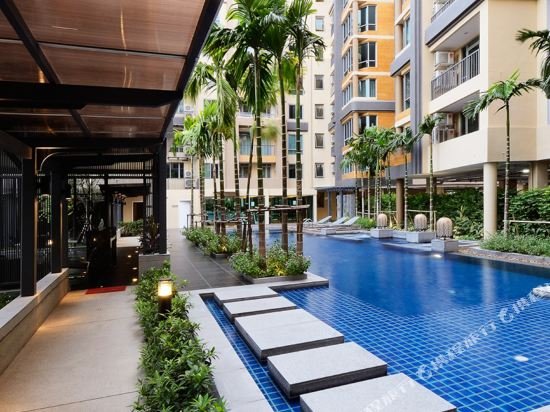 Бангкок: Locals Sathorn Siamese Nang Linchee