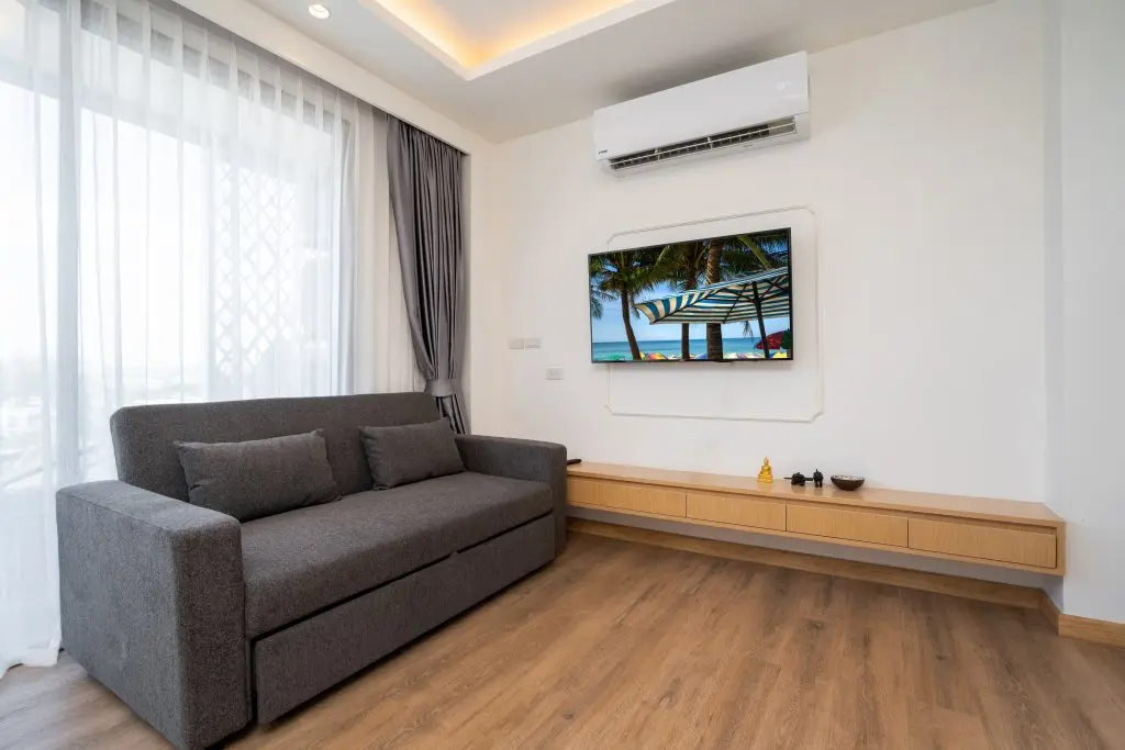 Тхаланг: Отель Aristo Beach Resort condo by Roominger