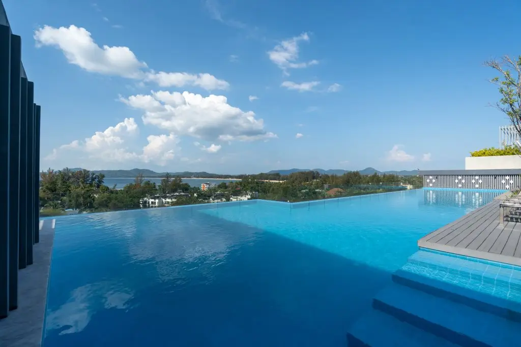 Тхаланг: Отель Aristo Beach Resort condo by Roominger