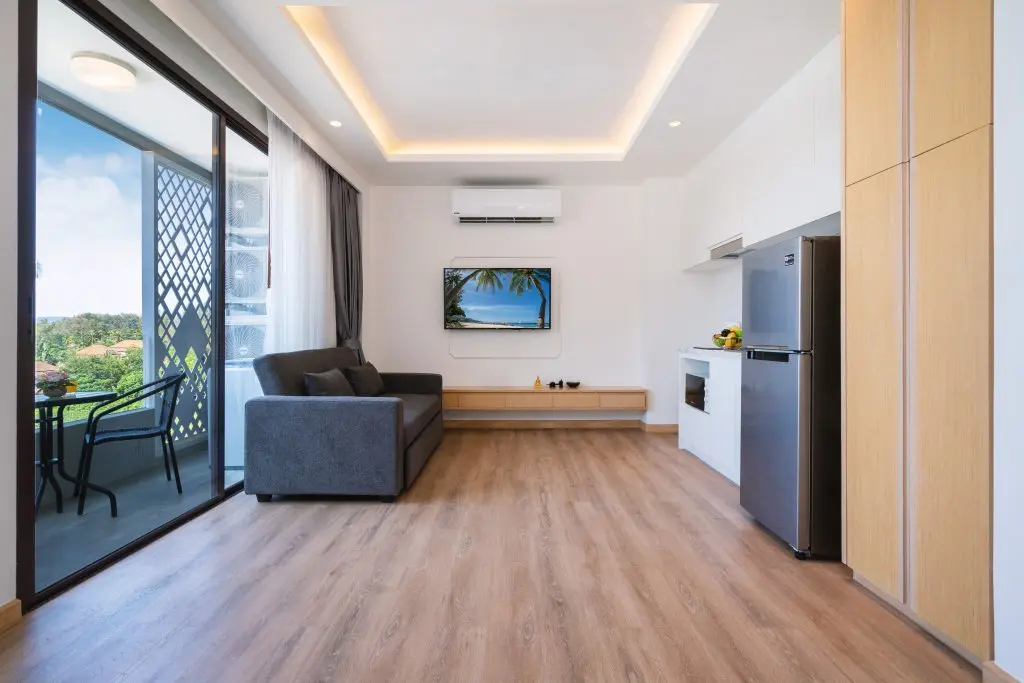 Тхаланг: Отель Aristo Beach Resort condo by Roominger