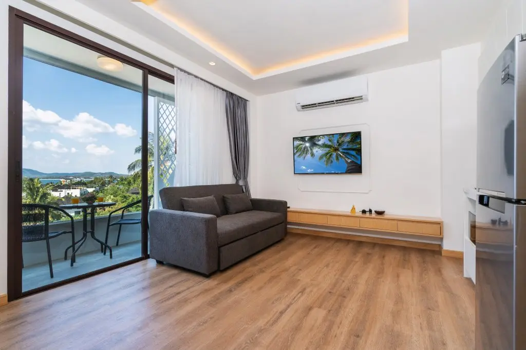 Тхаланг: Отель Aristo Beach Resort condo by Roominger