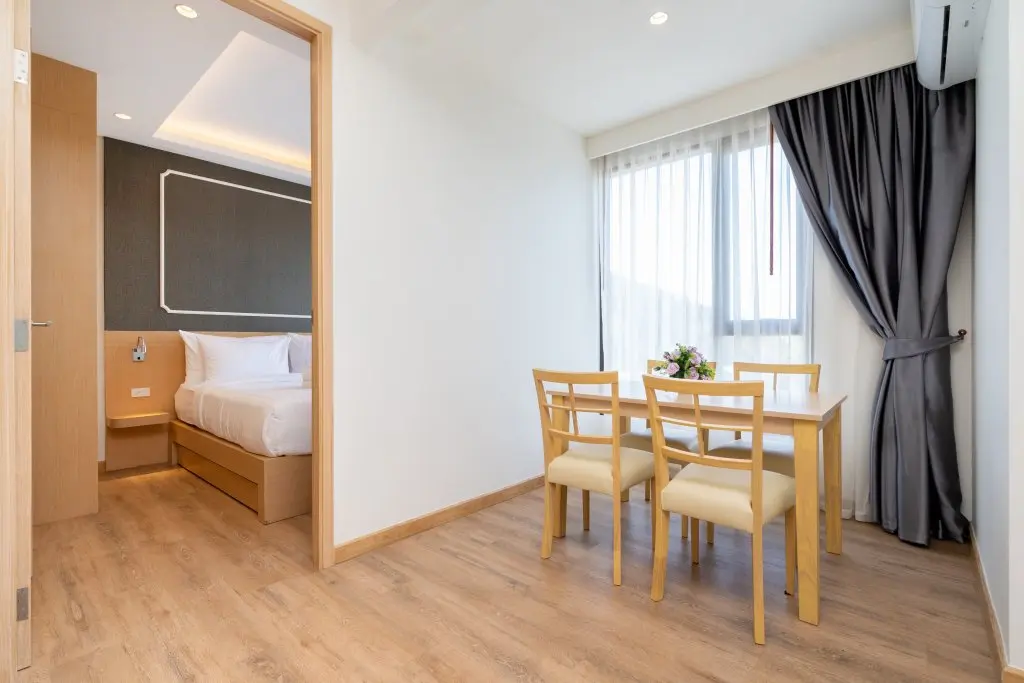 Тхаланг: Отель Aristo Beach Resort condo by Roominger