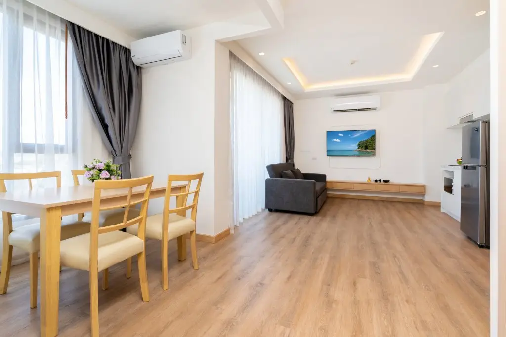 Тхаланг: Отель Aristo Beach Resort condo by Roominger