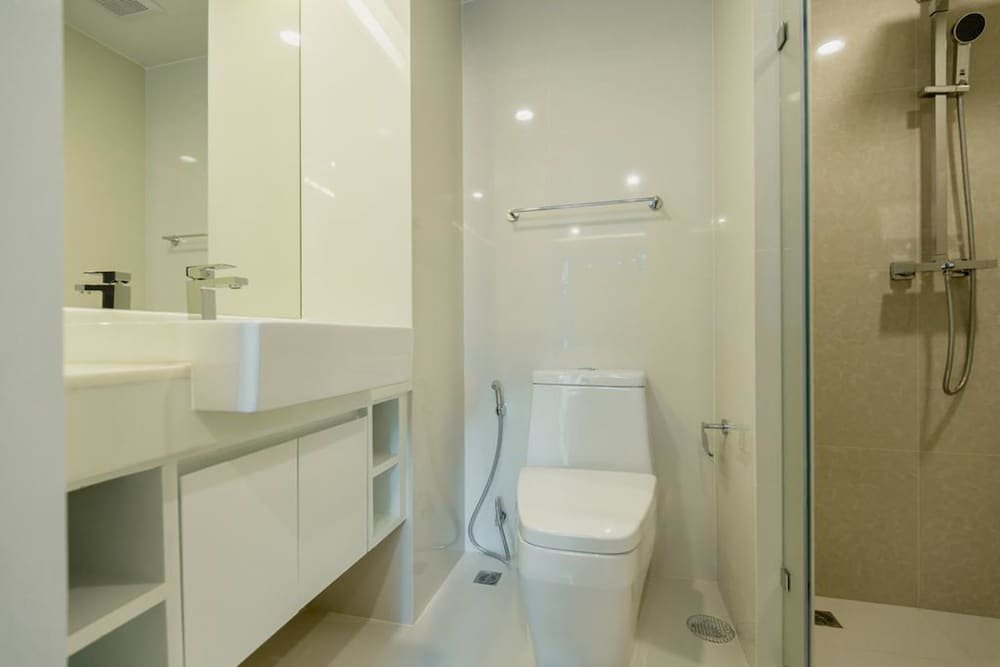 Тхаланг: The Aristo Resort 421