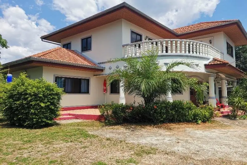Краби: OYO 967 Andathien Pool Villa Aonang