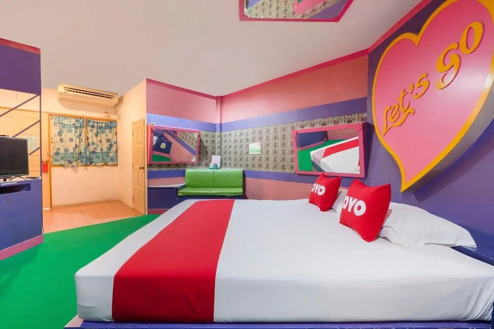 Районг: OYO 764 Lets go Hotel