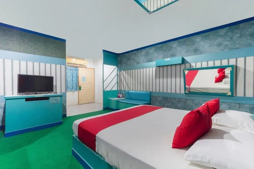 Районг: OYO 764 Lets go Hotel