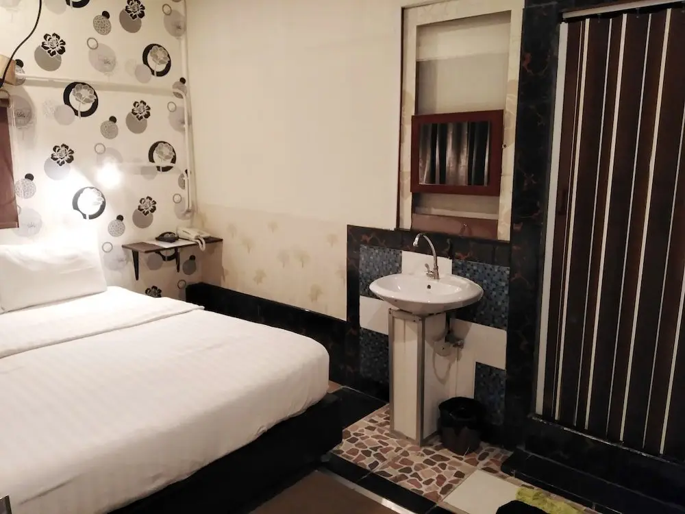 Бангкок: 14 Plus 1 Hotel