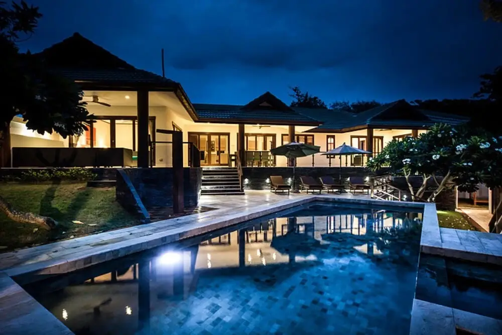 4 Bedroom Pool Villa Near Samrong Beach — фото 1