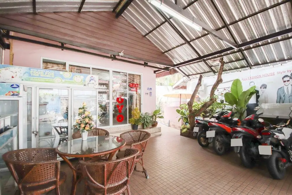 Муанг: OYO 888 Apinya's Place Karon