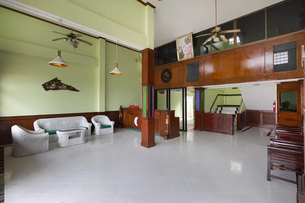 Пранбури : Capital O912 Pr Beachfront Pranburi