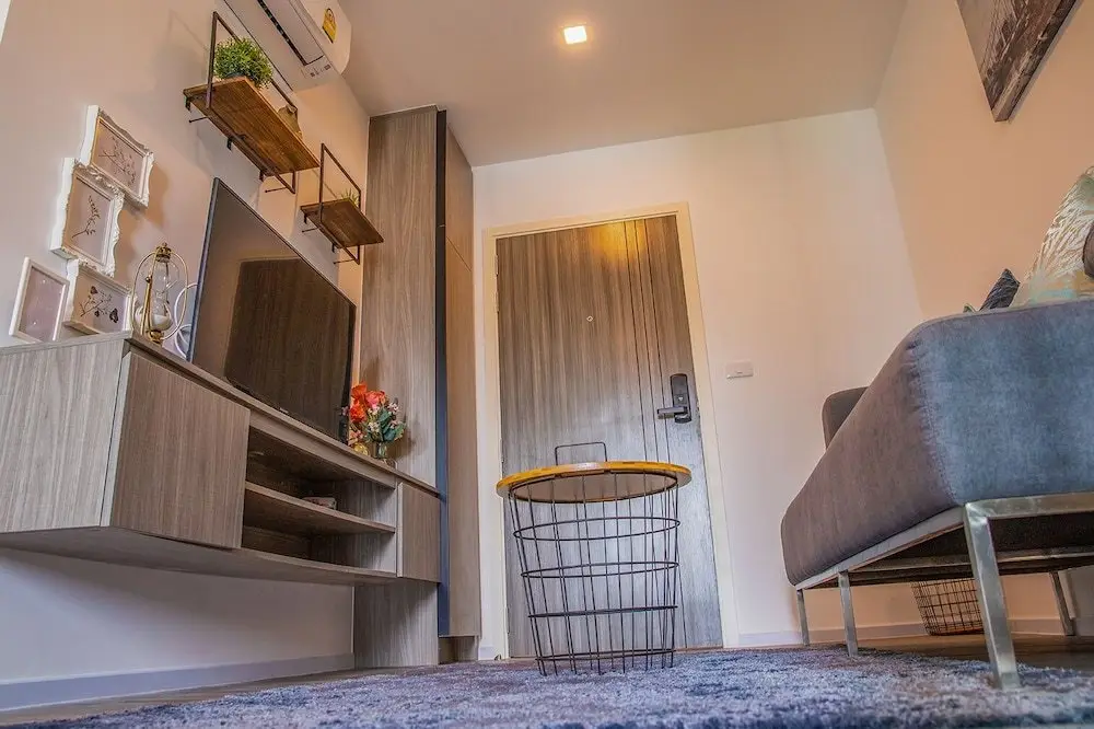Самутпракан: Cost-Effective, 450 Meters From Bts with Sky Pool (Bkbloft10)