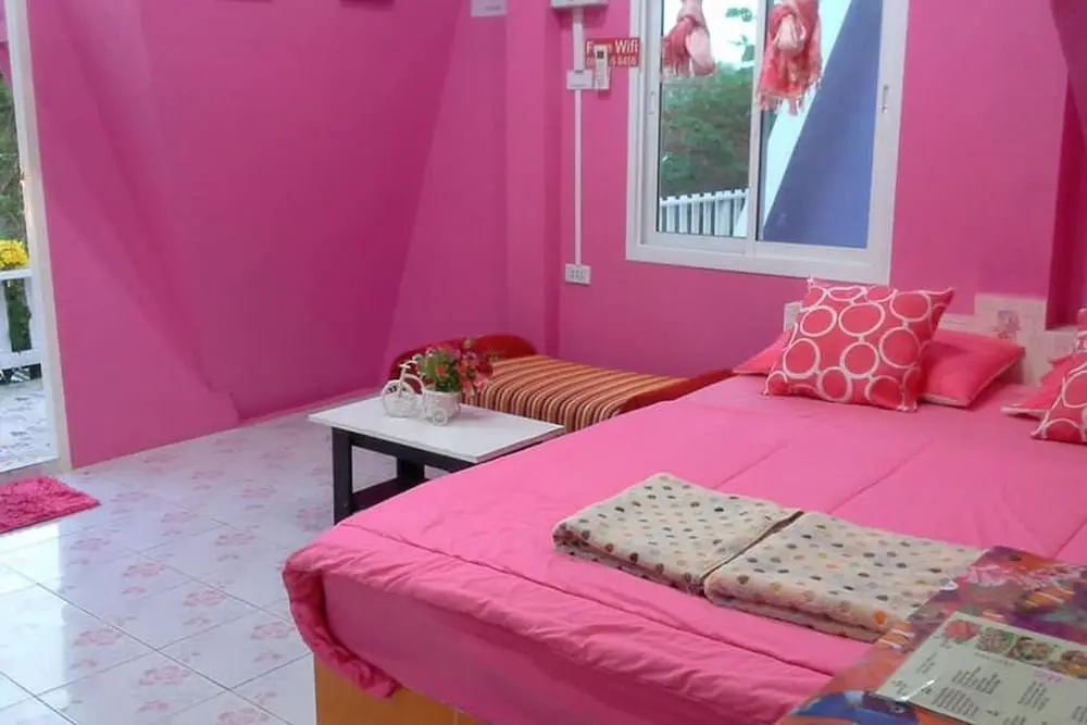 Ко Сичанг: OYO 922 Thammachart Resort Kaosrichang