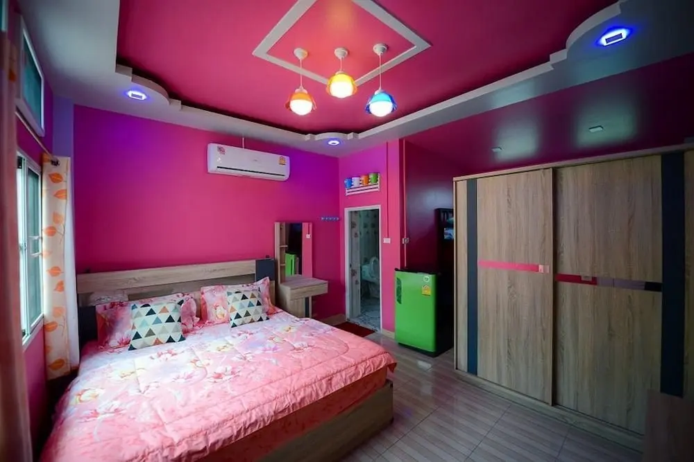 Ко Сичанг: OYO 922 Thammachart Resort Kaosrichang