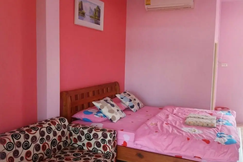 Ко Сичанг: OYO 922 Thammachart Resort Kaosrichang