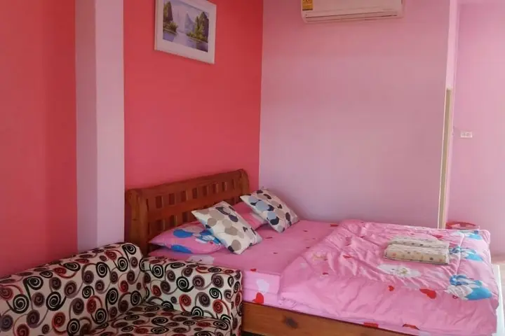 Ко Сичанг: OYO 922 Thammachart Resort Kaosrichang