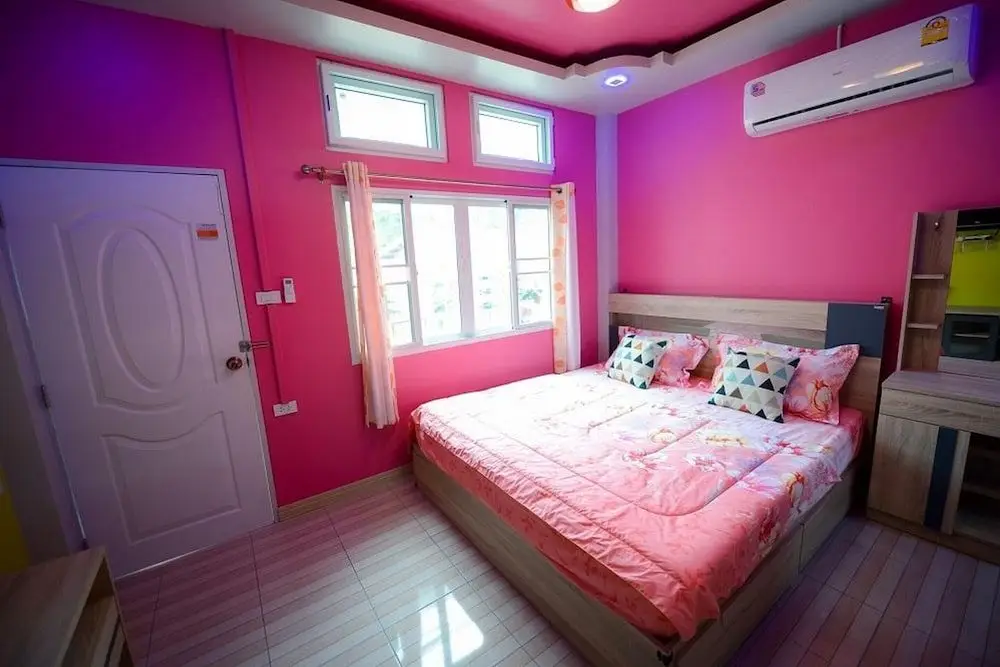 Ко Сичанг: OYO 922 Thammachart Resort Kaosrichang