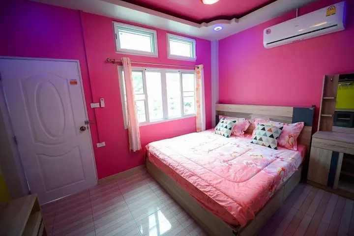 Ко Сичанг: OYO 922 Thammachart Resort Kaosrichang