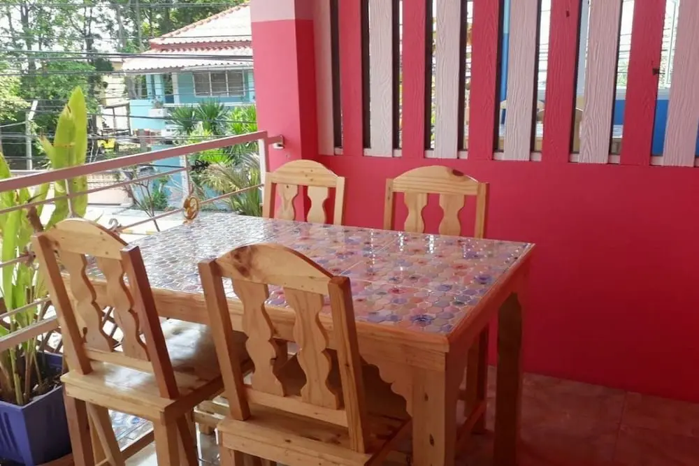 Ко Сичанг: OYO 922 Thammachart Resort Kaosrichang