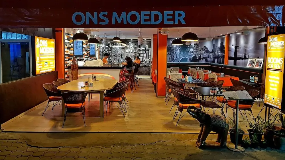 Паттайя: Ons Moeder Restaurant Guesthouse - 6 50 Meters to the Beach
