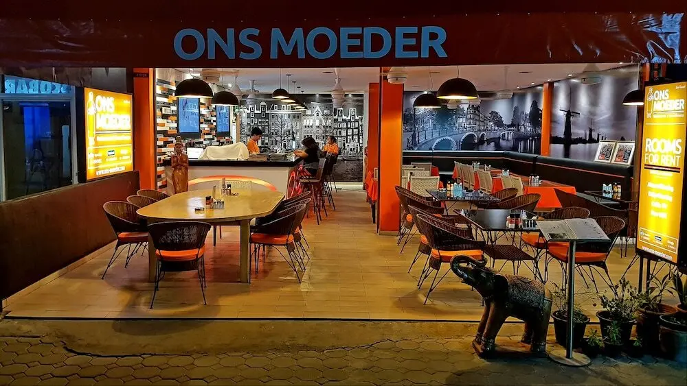 Паттайя: Ons Moeder Restaurant Guesthouse - 6 50 Meters to the Beach