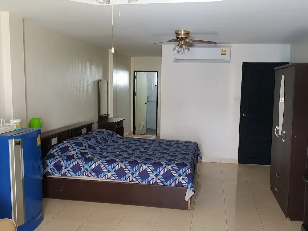Паттайя: Ons Moeder Restaurant Guesthouse - 6 50 Meters to the Beach