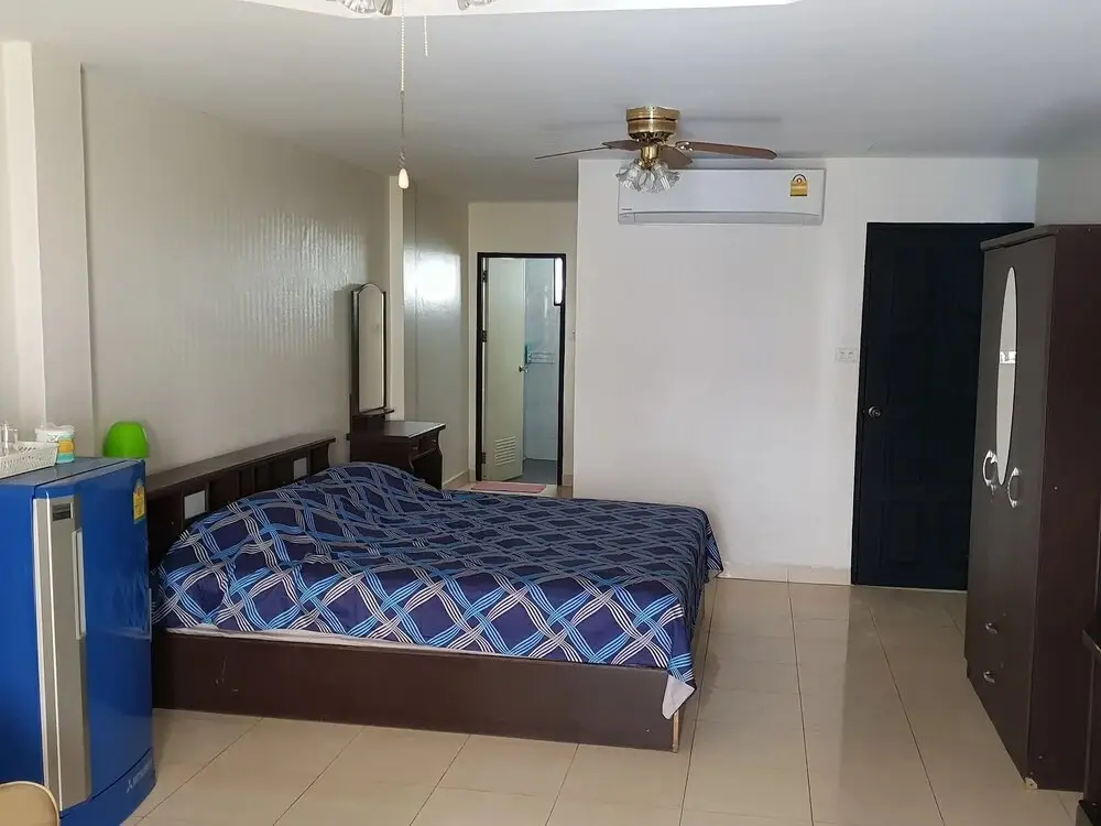 Паттайя: Ons Moeder Restaurant Guesthouse - 4 50 Meters to the Beach