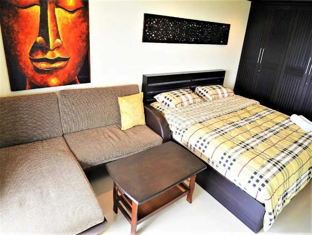 Паттайя: Angket Condominium Corner Apartment With Large Balcony