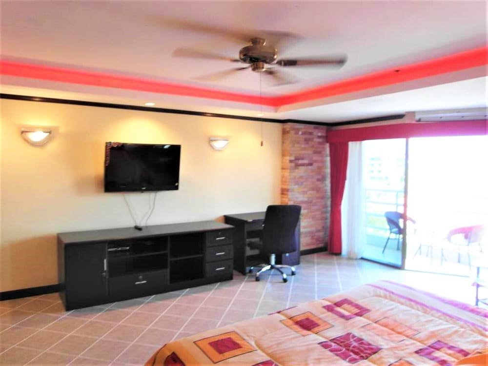 Паттайя: View Talay 2A 5th floor studio apartment with European style kitchen