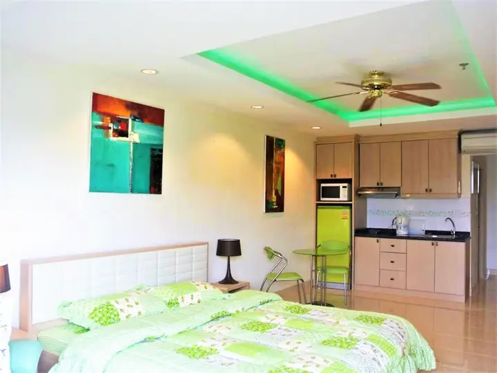 Паттайя: Jomtien beach condominium S2 modern beach front studio apartment