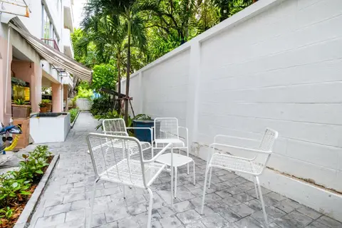 OYO 1042 Boons Residence Sathorn — фото 1