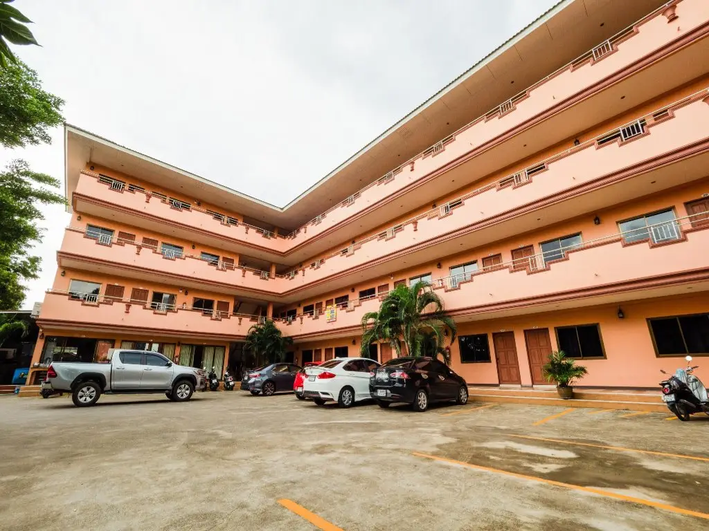Чонбури: OYO 1087 Udom Khomkham Apartment