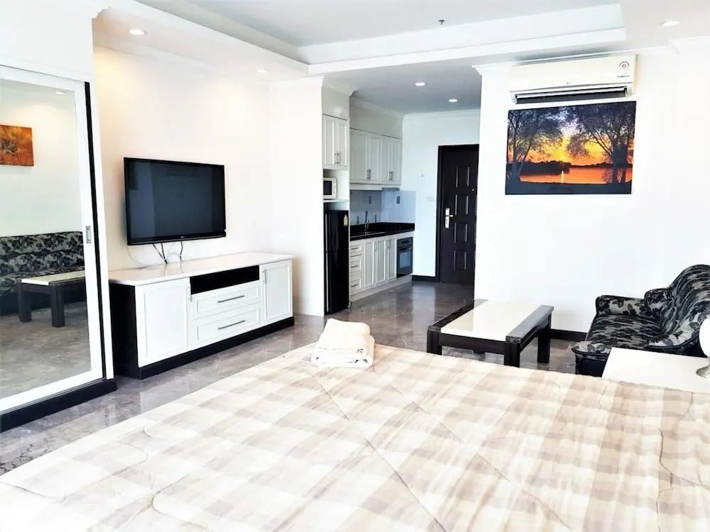Паттайя: 30th Floor Beach Condo With Stunning sea Views