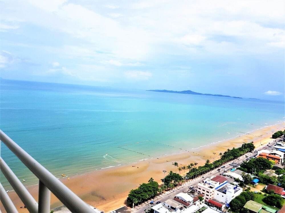 Паттайя: 30th Floor Beach Condo With Stunning sea Views