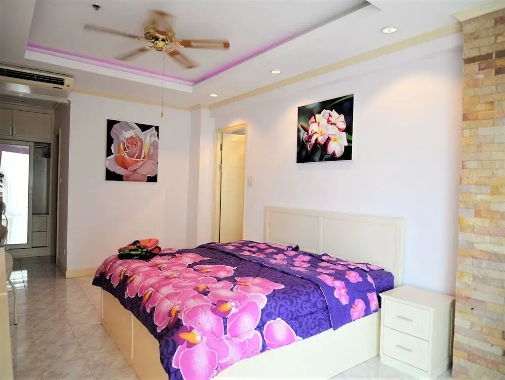 Паттайя: Jomtien Beach Condo 4th Floor Modern Apartment