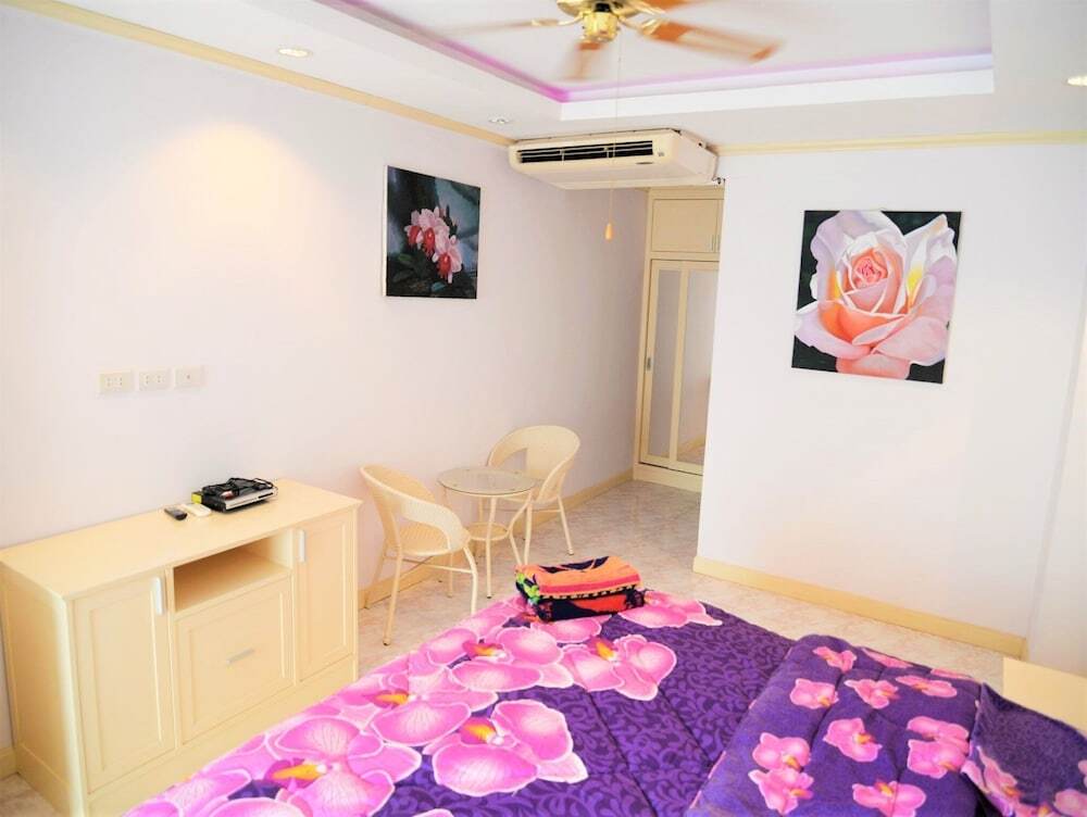 Паттайя: Jomtien Beach Condo 4th Floor Modern Apartment