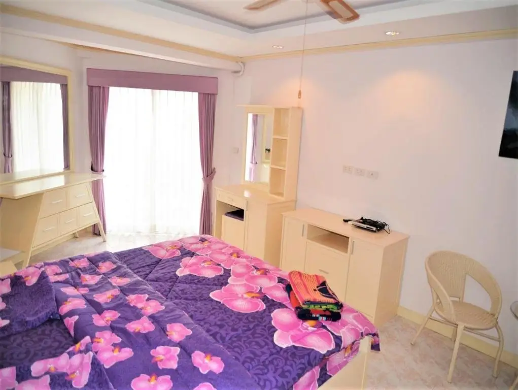 Паттайя: Jomtien Beach Condo 4th Floor Modern Apartment