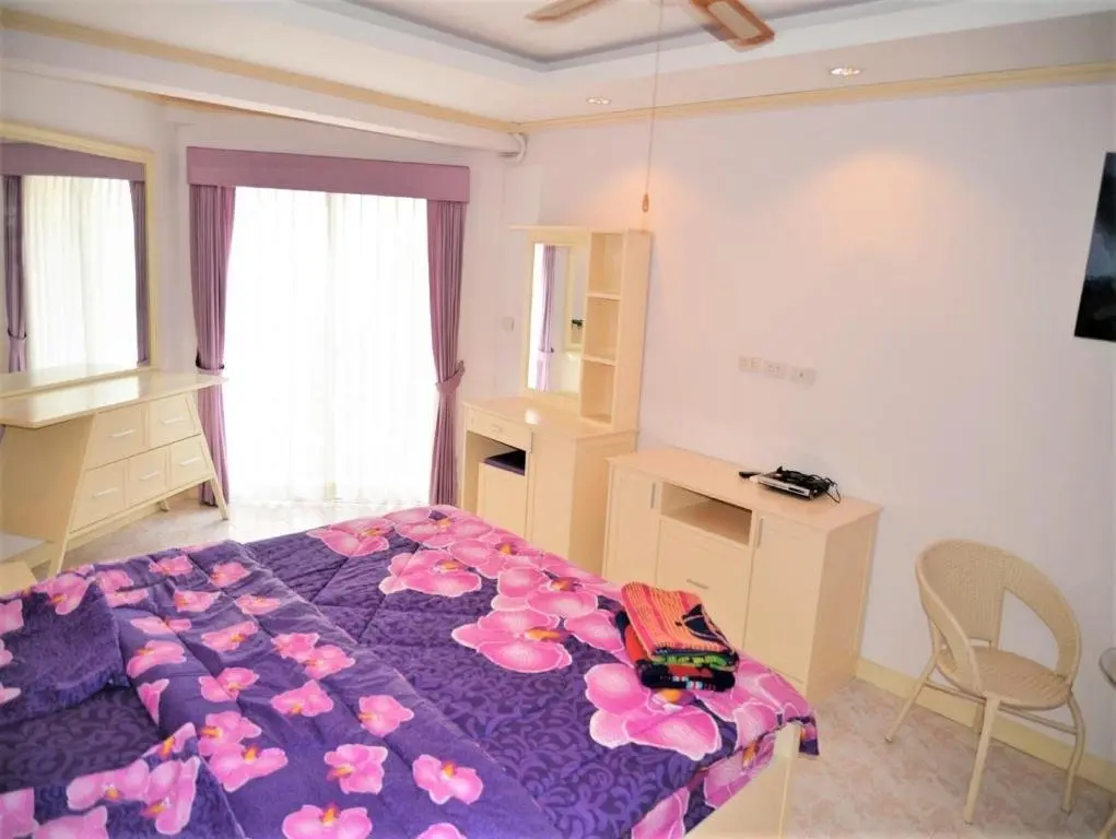 Паттайя: Jomtien Beach Condo 4th Floor Modern Apartment