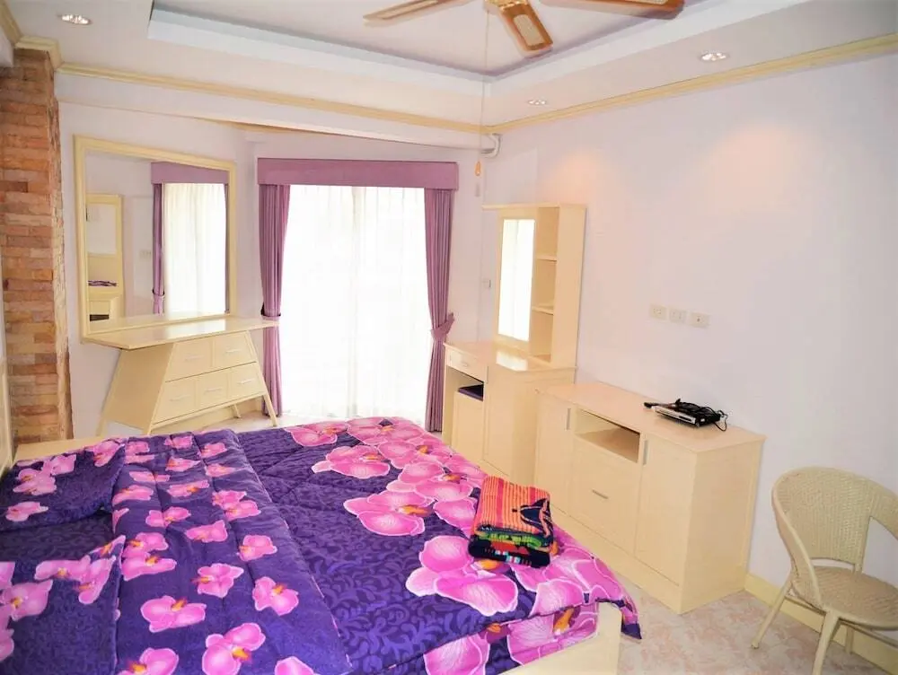Паттайя: Jomtien Beach Condo 4th Floor Modern Apartment