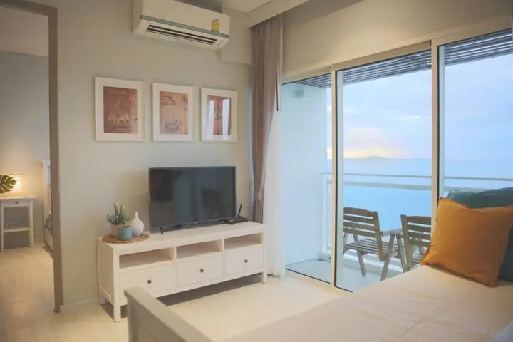 На Чом Тхиан: Stunning sunset on 30th floor beach front@Veranda