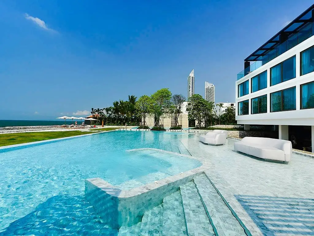 На Чом Тхиан: Stunning sunset on 30th floor beach front@Veranda