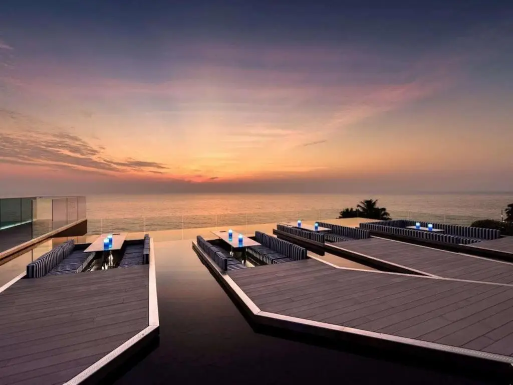 На Чом Тхиан: Stunning sunset on 30th floor beach front@Veranda