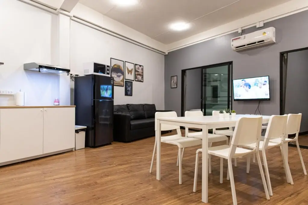 U4 Large 2 bed rooms full kitchen 200m to BTS — фото 1